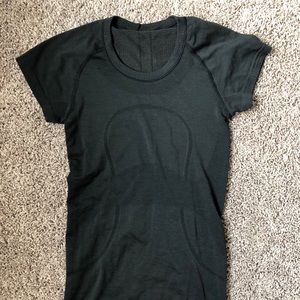 Lululemon workout black short sleeve top